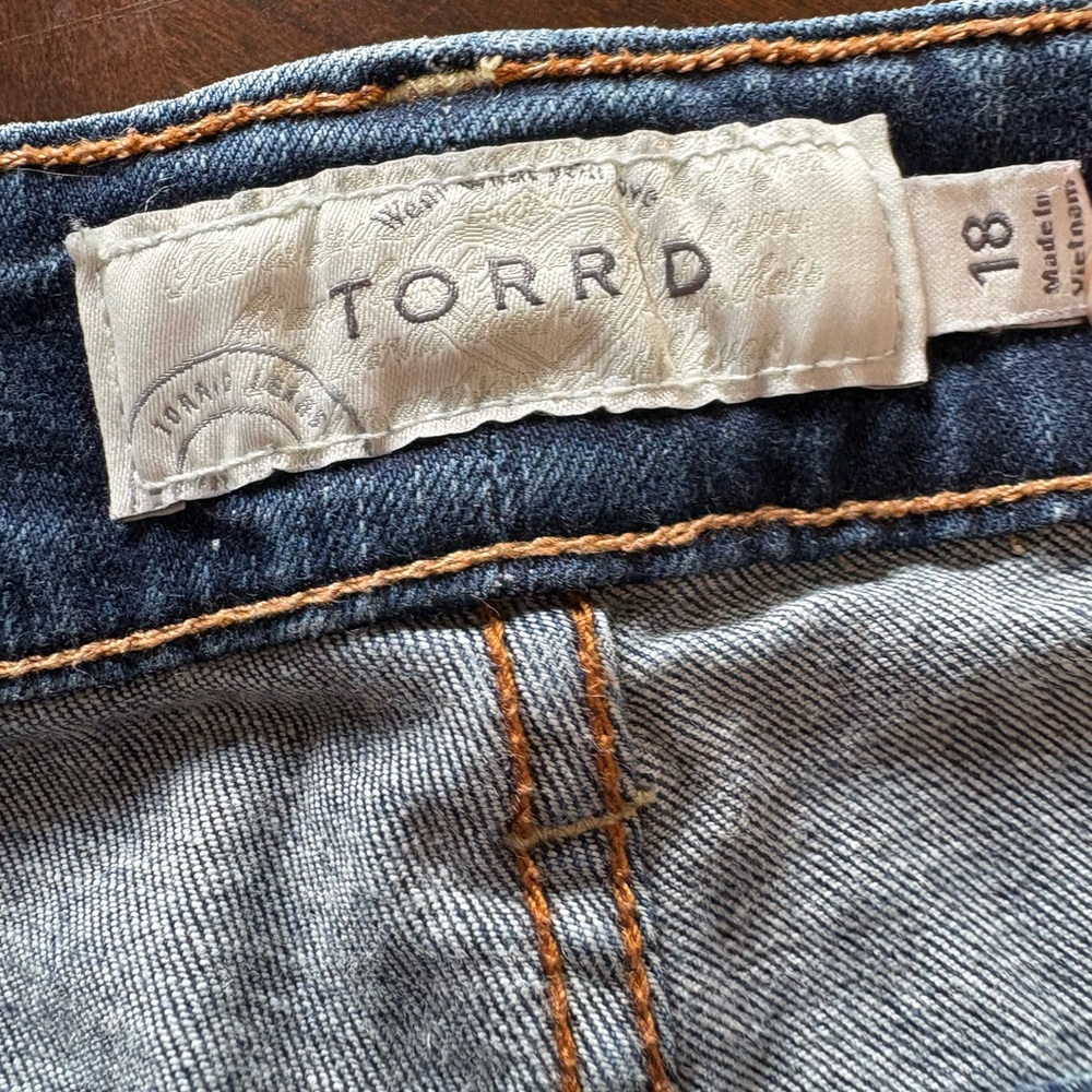 Torrid Women’s High Rise Distressed Skinny Jeans in Size 18 - Picture 2 of 7